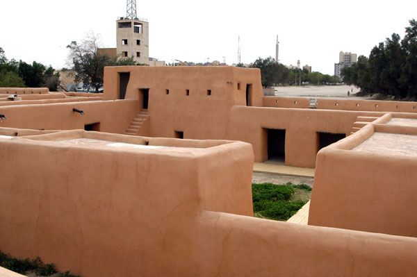 حصن القصر الاحمر في الجهراء بالكويت