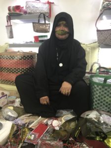 النقبي تتحدث عن برقع المرأة الاماراتية