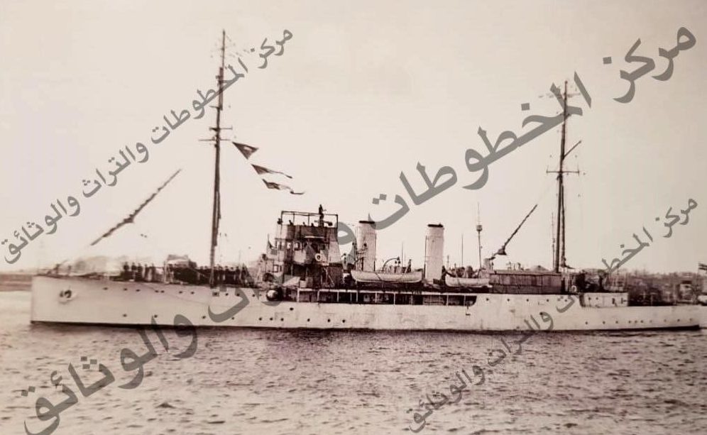 سفينة حربية بريطانية ترسو في الشواطيء الكويتية