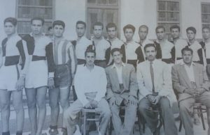 فريق مدرسة الصباح مع اساتذتهم عام 1952م