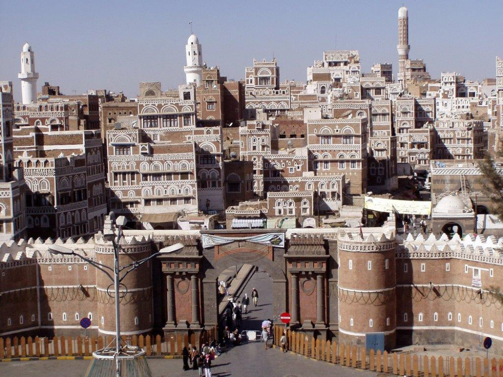 اليمن السعيد وبواباته والتاريخ بأسره يقف خلفها