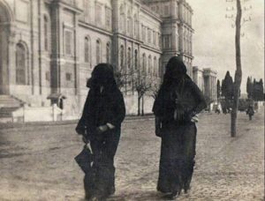 اللبس المحتشم الشرعي في شوارع تركية الدولة العثمانية 