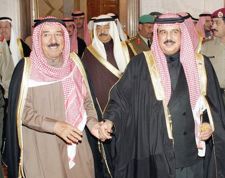 أمير الكويت صباح الأحمد وملك البحرين حمد الخليفة يداً بيد منذ القدم 