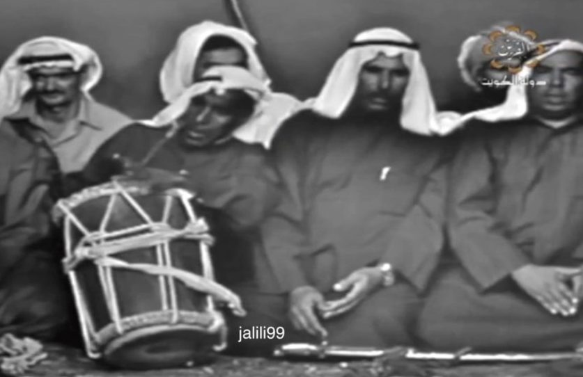 فرقة شعبية كويتية في وصلة من الفن الشعبي الكويتي القديم