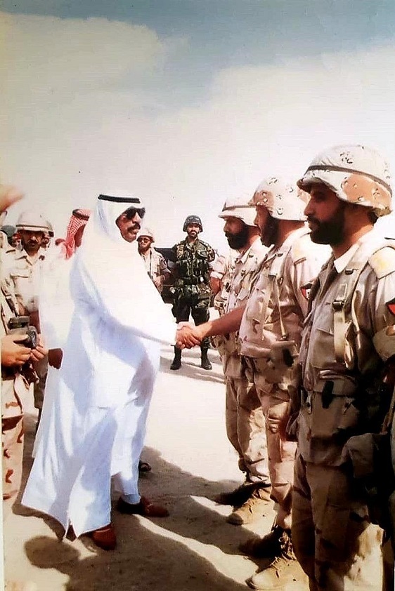 الشيخ سعد العبدالله الصباح ولي العهد ورئيس الوزاء يتفقد جاهزية الجيش قبيل الغزو العراقي للكويت 