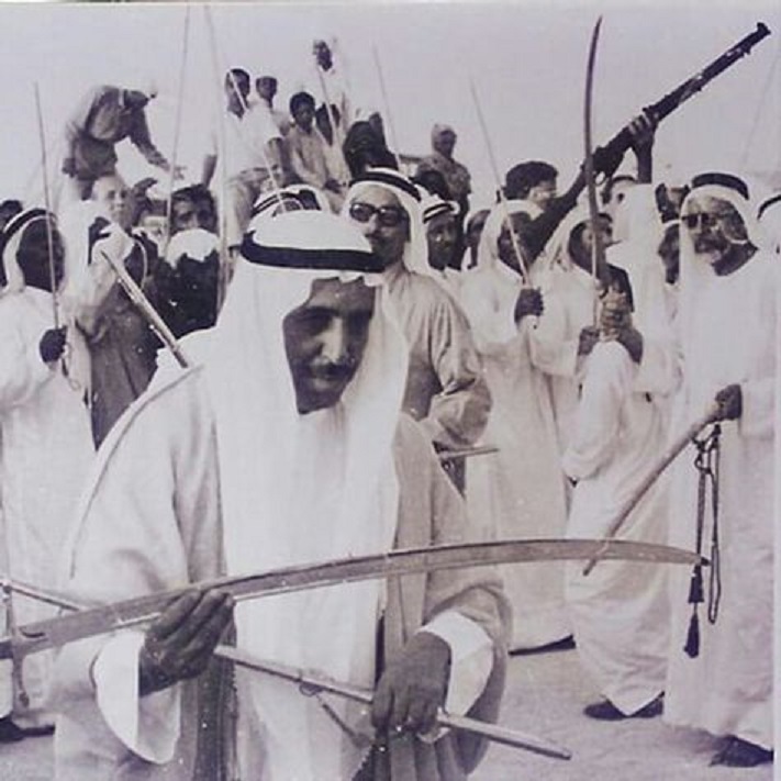 الشيخ صباح السالم الصباح يستعرض بالسيف فى أحدى المناسبات الوطنية في الكويت 