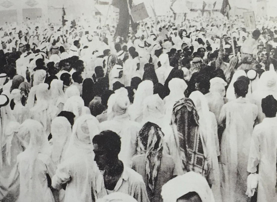 جانب من المظاهرات الجماهيرية التى عمت الكويت منددة بمطالبات العراق بضم الكويت إليها إثر استقلالها عام 1961 م