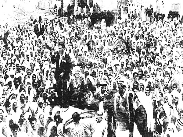مظاهرات تعم الخليج نصرة شعب مصر في العدوان الثلاثي وفي الصورة احتجاجات شعبية بحرينة عام 1956
