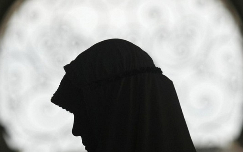 نزع حجاب المرأة بدء شرارة مسيرة تغريب الإمة عن هويتها الإسلامية