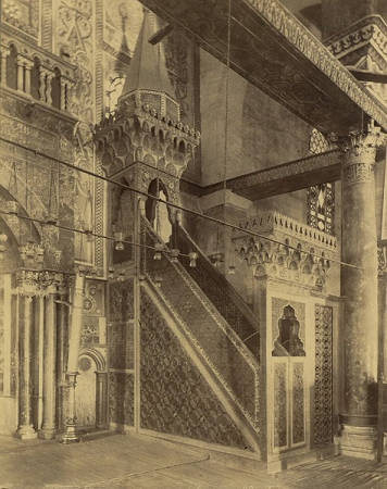 بقايا منبر صلاح الدين الأيوبي في المسجد الأقصى فبل الحريق