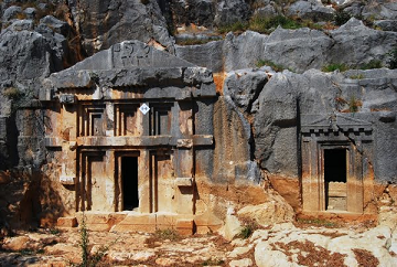 اكتشاف مقبرة صخرية في تركية 