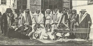 الرحالة جون فيلبي في السعودية ومعه رفاقه (ويكيبيديا)
