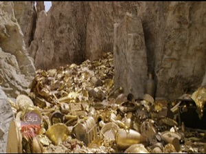 قلادة من الذهب والأحجار الكريمة مزخرفة عمرها 1300 عام في نورثهامبتونشاير