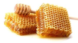 عسل بالشمع 