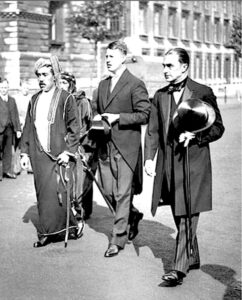 برترام توماس في الوسط مع سلطان عُمان تيمور في لندن عام 1928 م