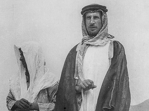 الرحالة برترام توماس بالزي العربي