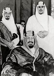 الملك عبدالعزيز بن سعود وخلفه الأمراء سعود وفيصل - يرحمهم الله 