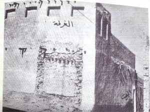 بيت المؤرخ الكويتي سيف مرزوق الشملان - يرحمه الله - القديم قبل هدمه في مدينة الكويت ،محلة الشملان في شرق .