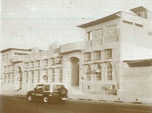 قصر (بيت) اسرة بهبهاني على شارع الخليج العربي بالكويت 
