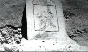 رموز علي شواهد قبور يهودية في الكويت لم تفك