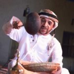 Read more about the article تقاليد السنع في مجلس القهوة الإماراتي
