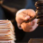 Read more about the article ملوك تفرش طريق أعداءها بالذهب والإلماس وأخرى مفلسة !