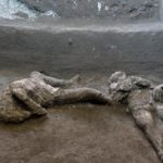 Read more about the article العثور على رفات جثتين من ضحايا بركان فيزوف منذ ألفي عام