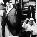 Read more about the article صناعة البشوت وتجار بيع الملابس الشعبية والسيوف في الكويت قديماً