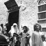 طلاب مدرسة المباركية في مدينة الكويت القديمة