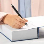 Read more about the article لقاءات وإهداءات ثقافية تراثية في مركز المخطوطات خلال نوفمبر