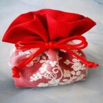 Read more about the article قصة كيس الجواهر الأحمر