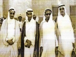 بدر خالد البدر القناعي مع أمراء وشخصيات من الإمارات قديما