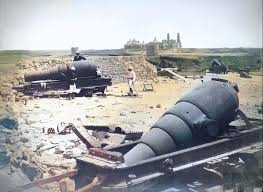 المكس بالإسكندرية سنة 1882م بعد تدمير البوارج الإنجليزية لحصون المدينة ويظهر فى خلفية الصورة قصر سعيد باشا الوالى السابق.