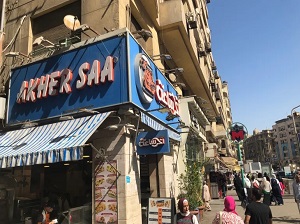 لافتات وأعلانات في بلدان عربية استبدلت الغربية بالانكليزية 