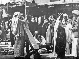 سوق الحراج القديم في مدينة الكويت حيث اختلاط الناس 