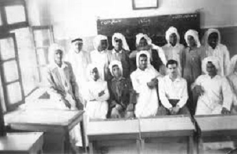 فصل دراسي لطلاب المعهد العلمي بالكويت عام 1956م