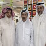 Read more about the article د. القاسمي يهدي كتابه عن آل صباح ودورهم عبر التاريخ لمركز المخطوطات والتراث