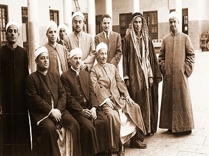 السادة العلماء والمشايخ المدرسين في المعهد الديني بالكويت في بدايات تأسيسه