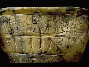 الساعة المائية الأولى في التاريخ بالمتحف المصري