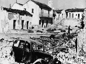 قرية ساقية سيدي يوسف بعد تعرّضها لقصف الجيش الفرنسي عام 1958
