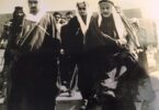 عبدالله عبدالرحمن العسعوسي ويبدو الشيخ عبدالله المبارك